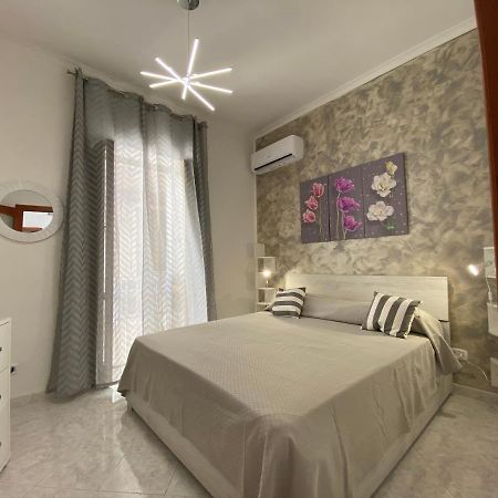 Sea&Sun Apartament Chiaia Наполи Екстериор снимка
